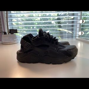all black nike huarache